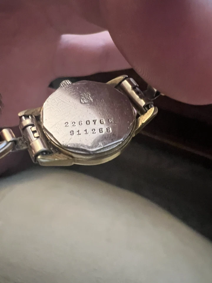 Reloj para mujer Ernest Borel vintage con correa ovalada de repuesto Speidel hecho en Suiza Foto 4 de 4