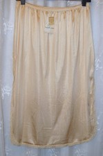 NWT VINTAGE LARGE VANITY FAIR SLIPPERY BEIGE 2 SIDE SLITS LACE HEM HALF SLIP