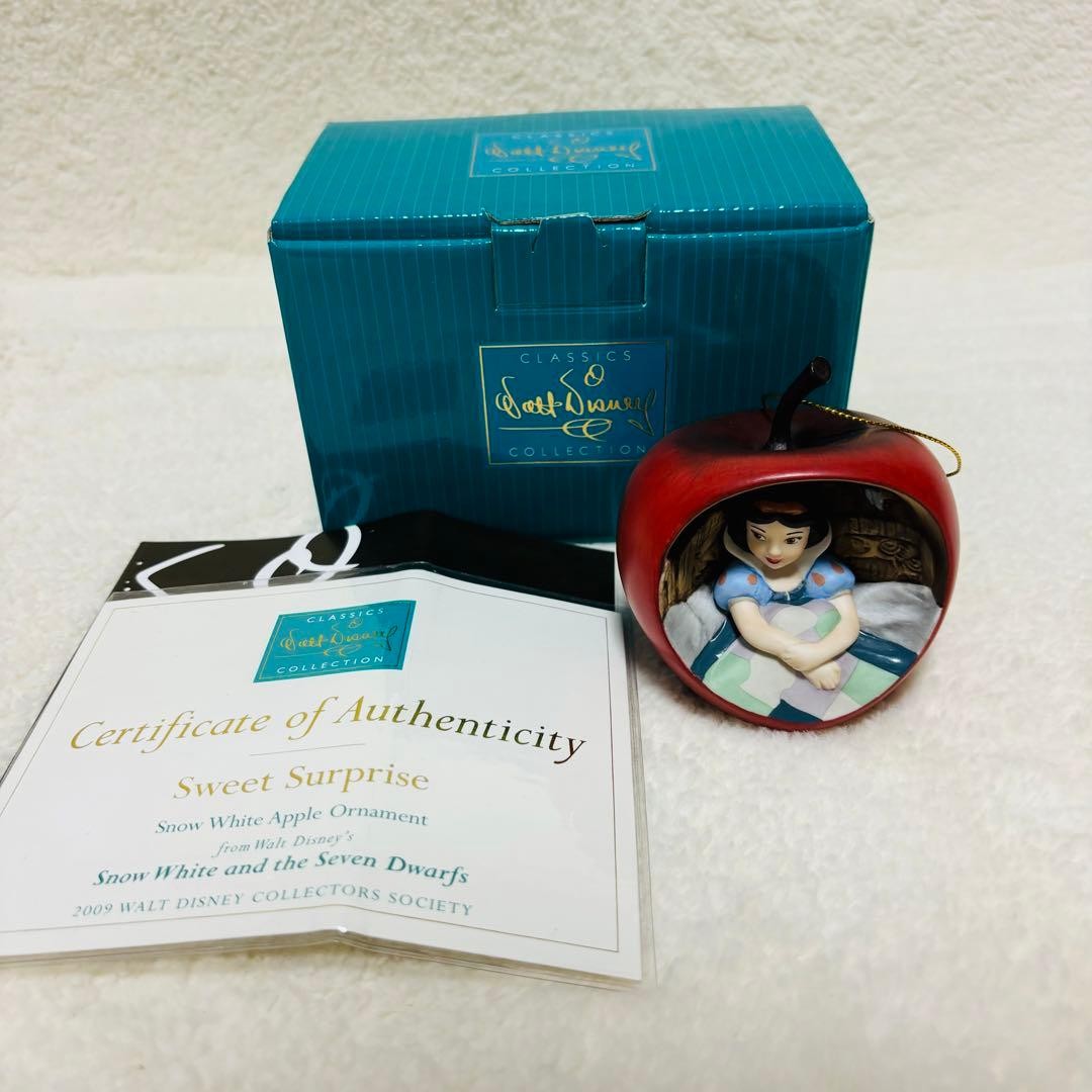 WDCC Disney Snow White Apple Ornament Rare Collection Figure Doll