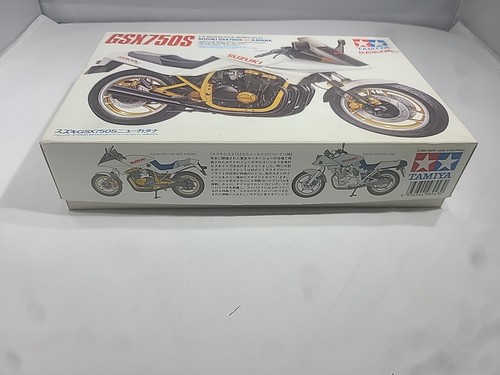 Tamiya 1/12 SCALE Suzuki GSX750S new Katana 14034 1984 - Picture 2 of 5