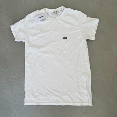 Urban Outfitters iets frans White Badge T-Shirt. Weiß. XS. UVP 22£.