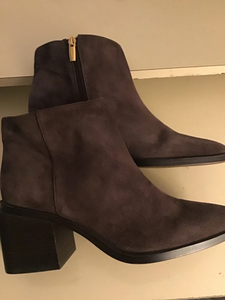 Vince Camuto women brown suede chelsea Kelmi boots Size 9 Euro 40 - Image 4 of 4