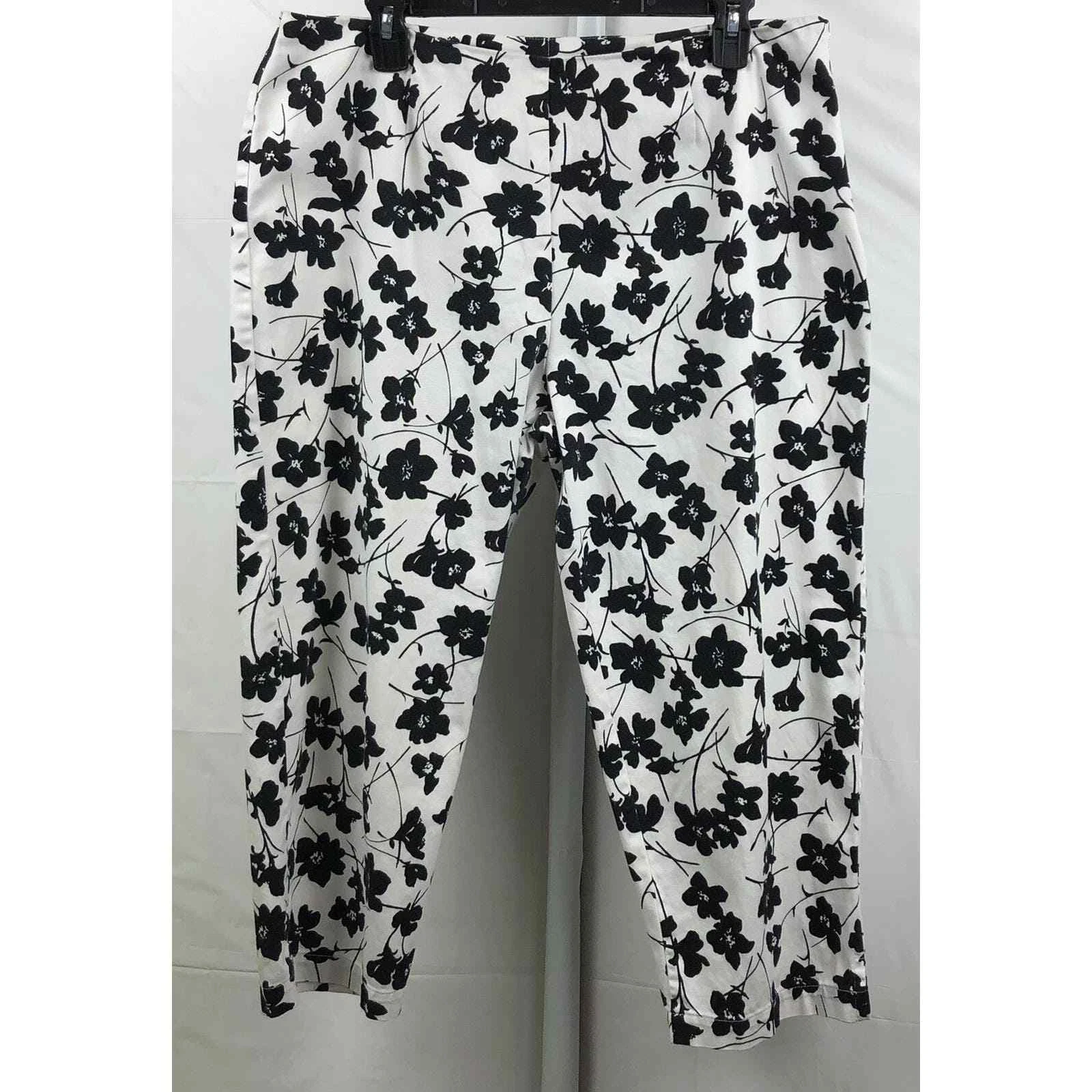 St Johns Bay Capri Pants Women 14 White Black Floral Cotton Stretch Ankle Crop