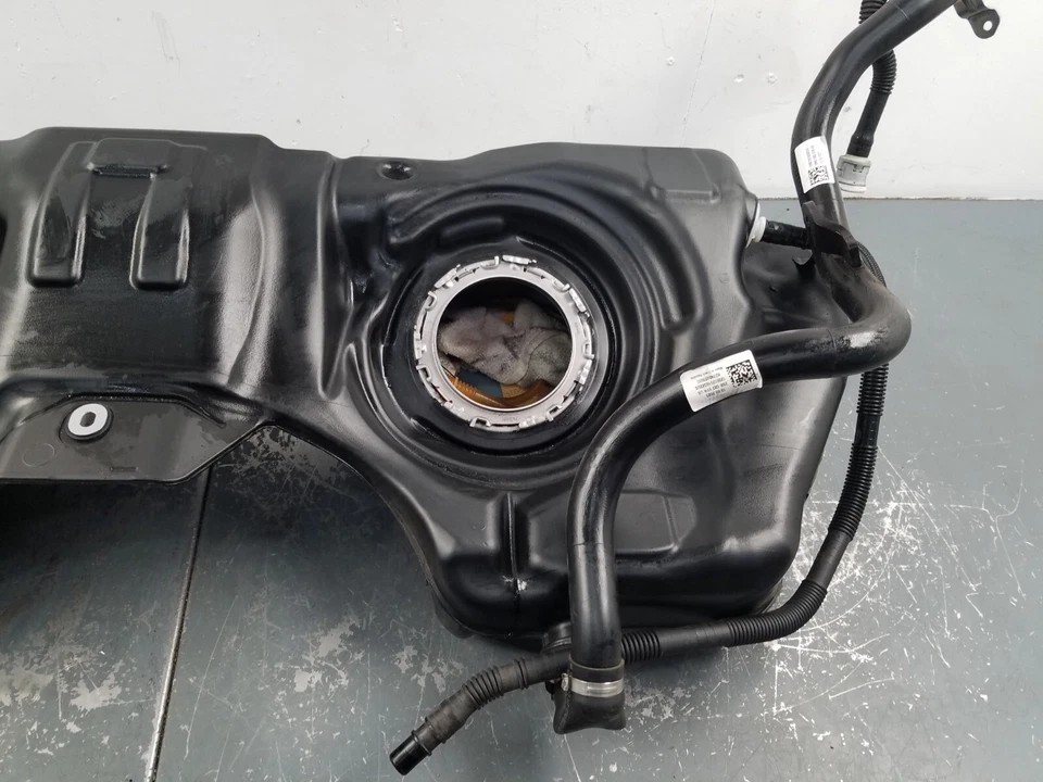 Tanque de combustível/pescoço de enchimento BMW M4 G82 2024 #9574 J6 - Imagem 3 de 4
