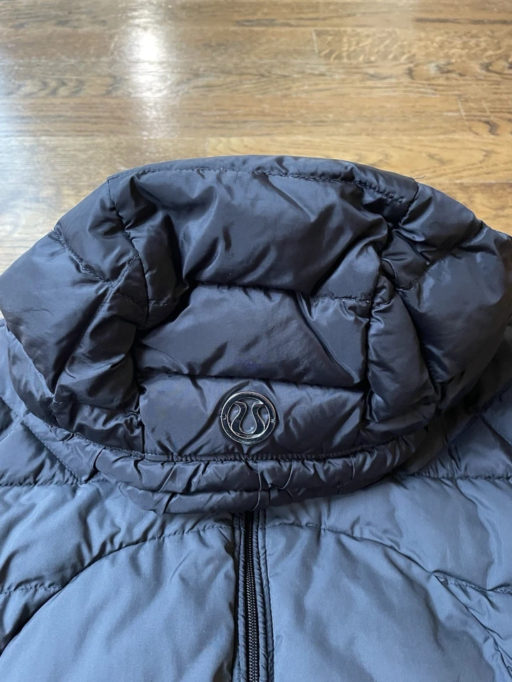 Chaqueta con capucha acolchada negra plumón de ganso LULULEMON para mujer talla 4 Foto 2 de 4