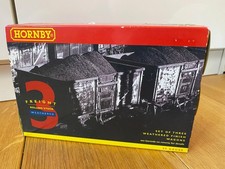 Hornby R6279 Three Assorted Plank Wagons Weathered