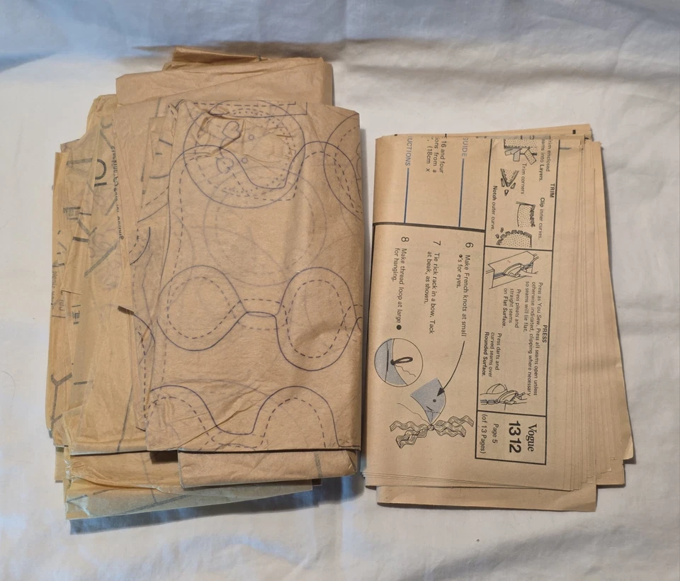 Vogue Santa Pack Cut Pattern #1312 Vintage Craft Ornaments Wreath Pillow ++ - Image 4 of 4