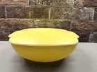 Vintage Pyrex 525B-025 Primary Yellow 2.5 Qt Square Hostess Ovenware Bowl W Lid