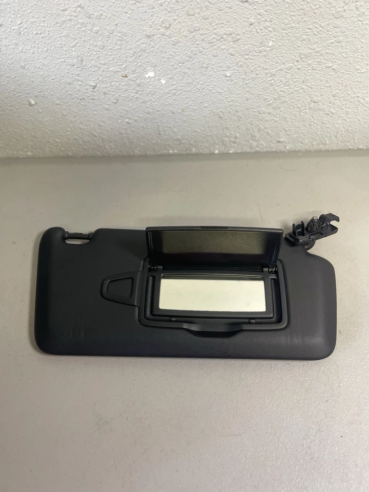 Parasol delantero izquierdo lado conductor Mercedes W117 CLA250 GLA250 14-20 FABRICANTE DE EQUIPOS ORIGINALES Foto 2 de 4