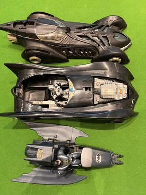 BATMAN Lot de 4 Véhicules incomplets avec 4 personnnages BATMAN- DC Comics - Photo 1/4
