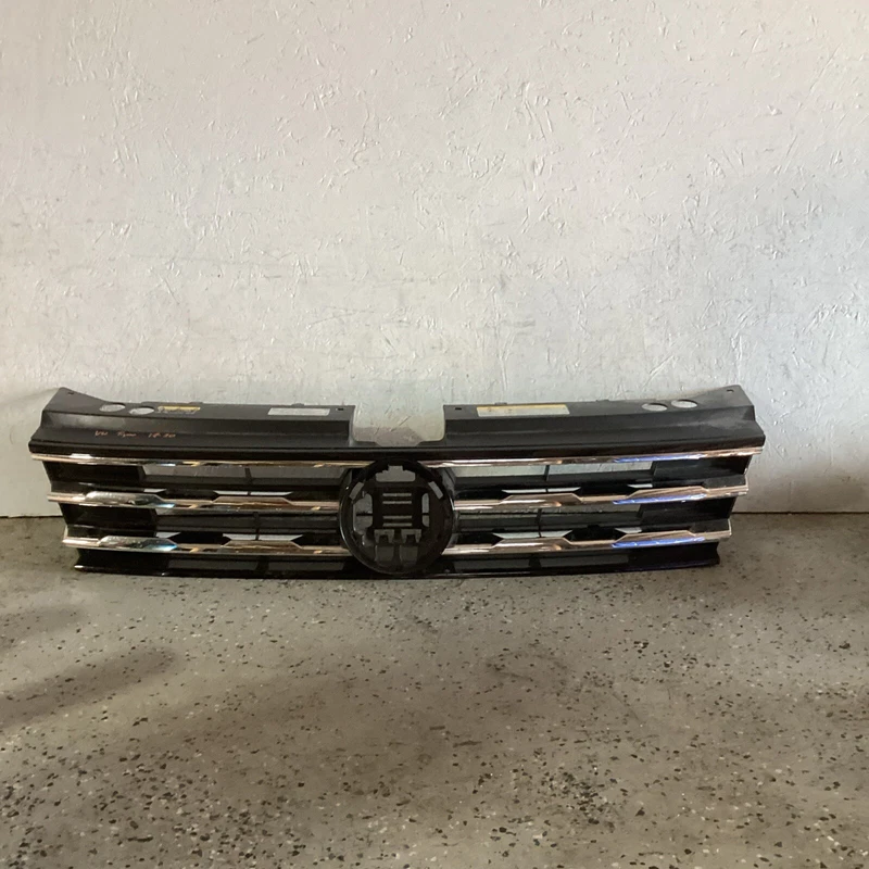 2018-2020 Volkswagen Tiguan Front Upper Bumper Grille USED OEM 5NN853651FZLL