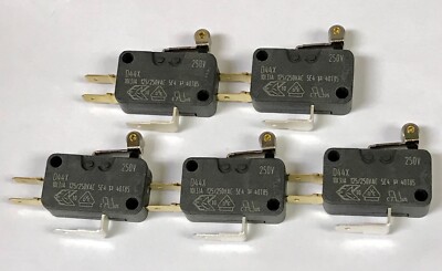 LOT OF (5)  AG ELECTRONIC SYSTEMS ZF FRIEDRICHSHAFEN D449 R1RA 61 D44X FDK 61 