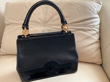 GIANNI VERSACE SUNBURST BLACK PATENT LEATHER PREOWNED HANDBAG