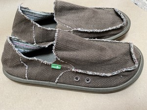sanuk beach shoes