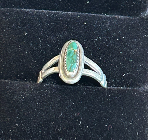 VINTAGE NATIVE AMERICAN ? LADIES SMALL STERLING TURQUOISE RING MARKED/SIGNED
