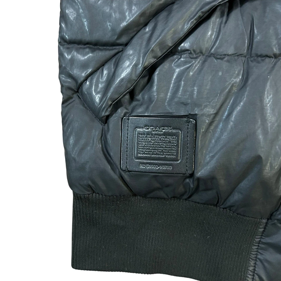 Chaqueta de abrigo Coach Puffer para mujer con capucha ribete de piel negra mediana leer Foto 3 de 4