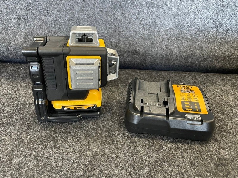 DeWalt DW089LG 12V Green Line 3 x 360 Laser Level Laser Battery and Charger