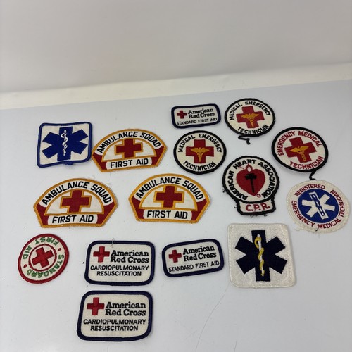 MIXED LOT PARAMEDIC- EMT SHOULDER PATCH(15)