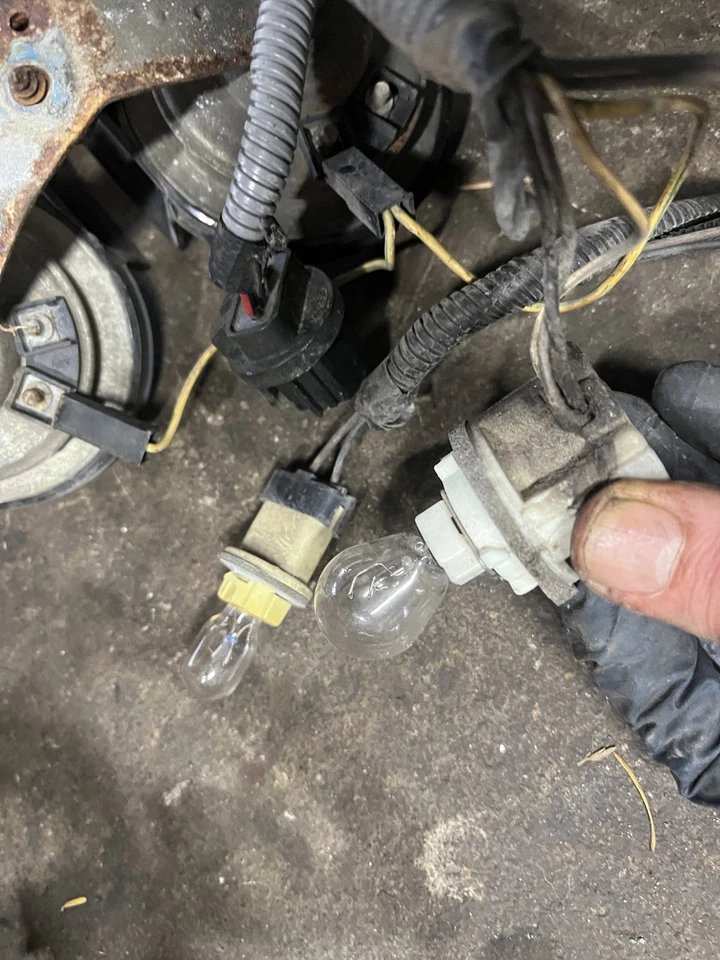 1995 92-97 FORD F-150 F-250 ENGINE BAY FUSEBOX HEADLIGHT ECU WIRE HARNESS OEM - Image 4 of 4