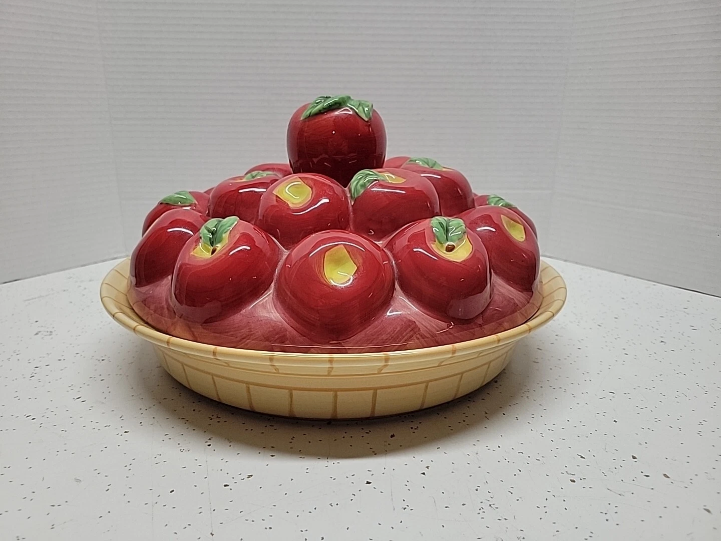 Vintage MESA Stoneware Apple Pie Dish With Apples Cover - Great Condition
