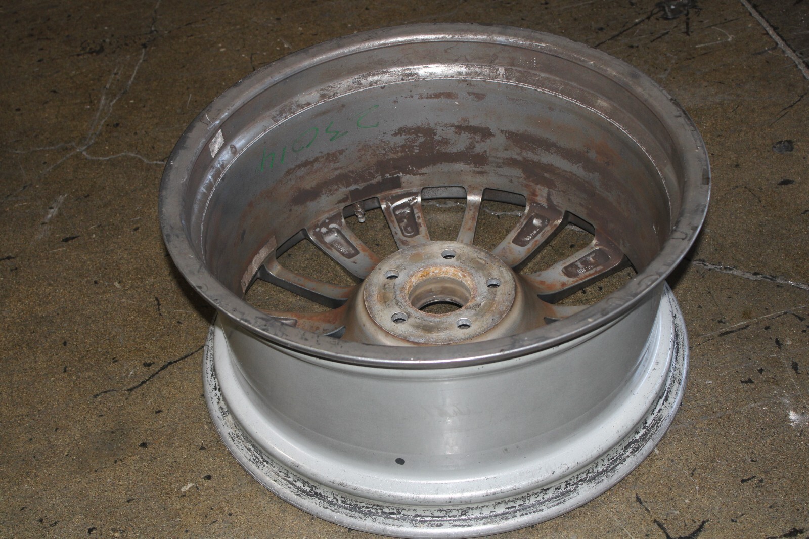 Maserati Ghibli, Quattroporte, Front Wheel, Curb Rash, Used, P/N 980157008