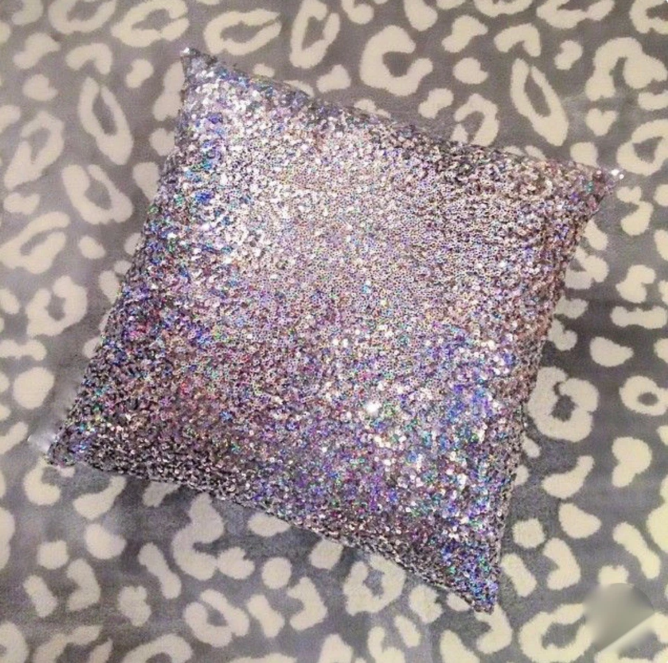 Victoria's Secret ROSA Bling Almohada Gris/Blanco/Plateado Lentejuelas Estampado Leopardo Foto 3 de 4