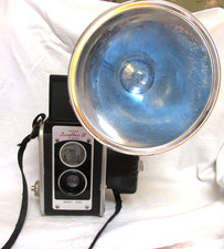 VINTAGE 1950s KODAK DUAFLEX III CAMERA w/ FLASH  BULB