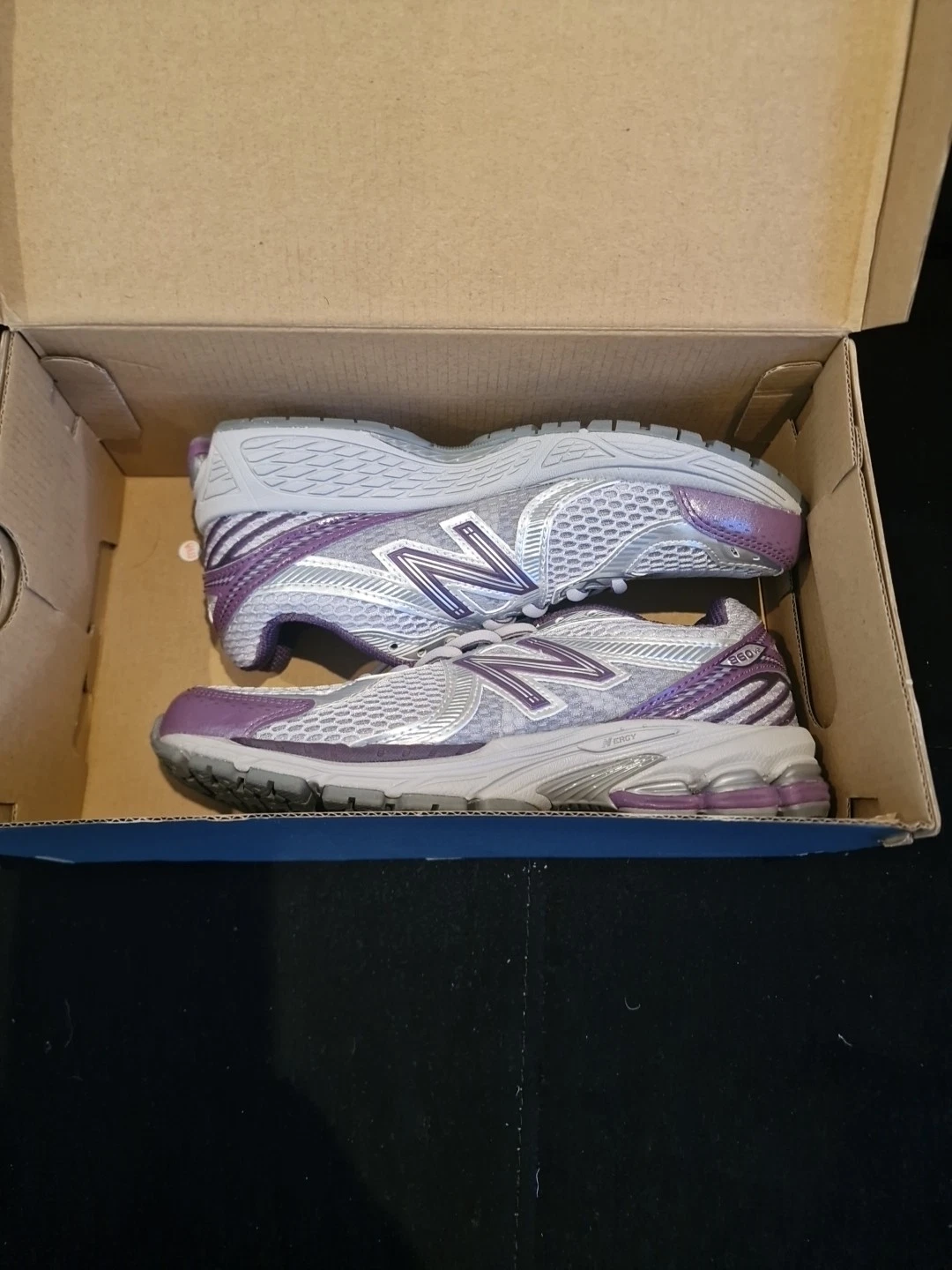 New Balance 860v2 UK4