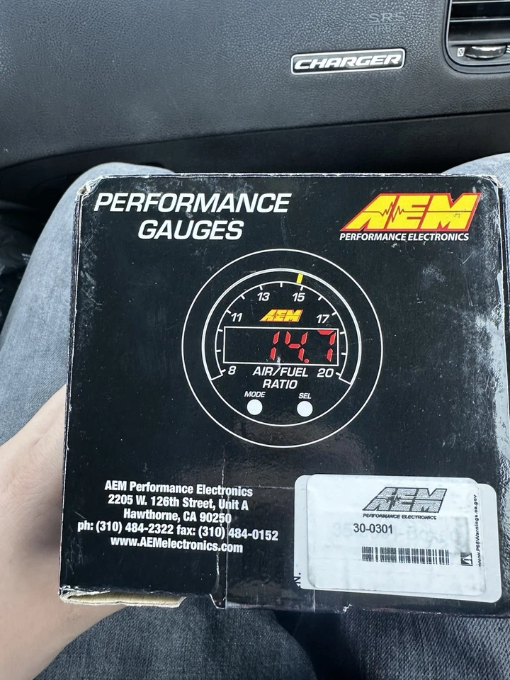 Medidor de flujo de datos digital OBDII serie X AEM (30-030-) con conector OBDII Foto 3 de 4