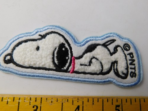 SNOOPY DOG VINTAGE PATCH PNTS PEANUTS WOODSTOCK CARTOON COLLECTOR HST BADGE