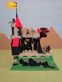 LEGO Castle 6082 Fire Breathing Fortress 100% Complete w/ Instructions ***