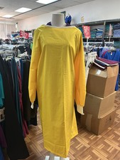 Bata de aislamiento quirúrgico de laboratorio médico EPI lavable/reutilizable amarilla