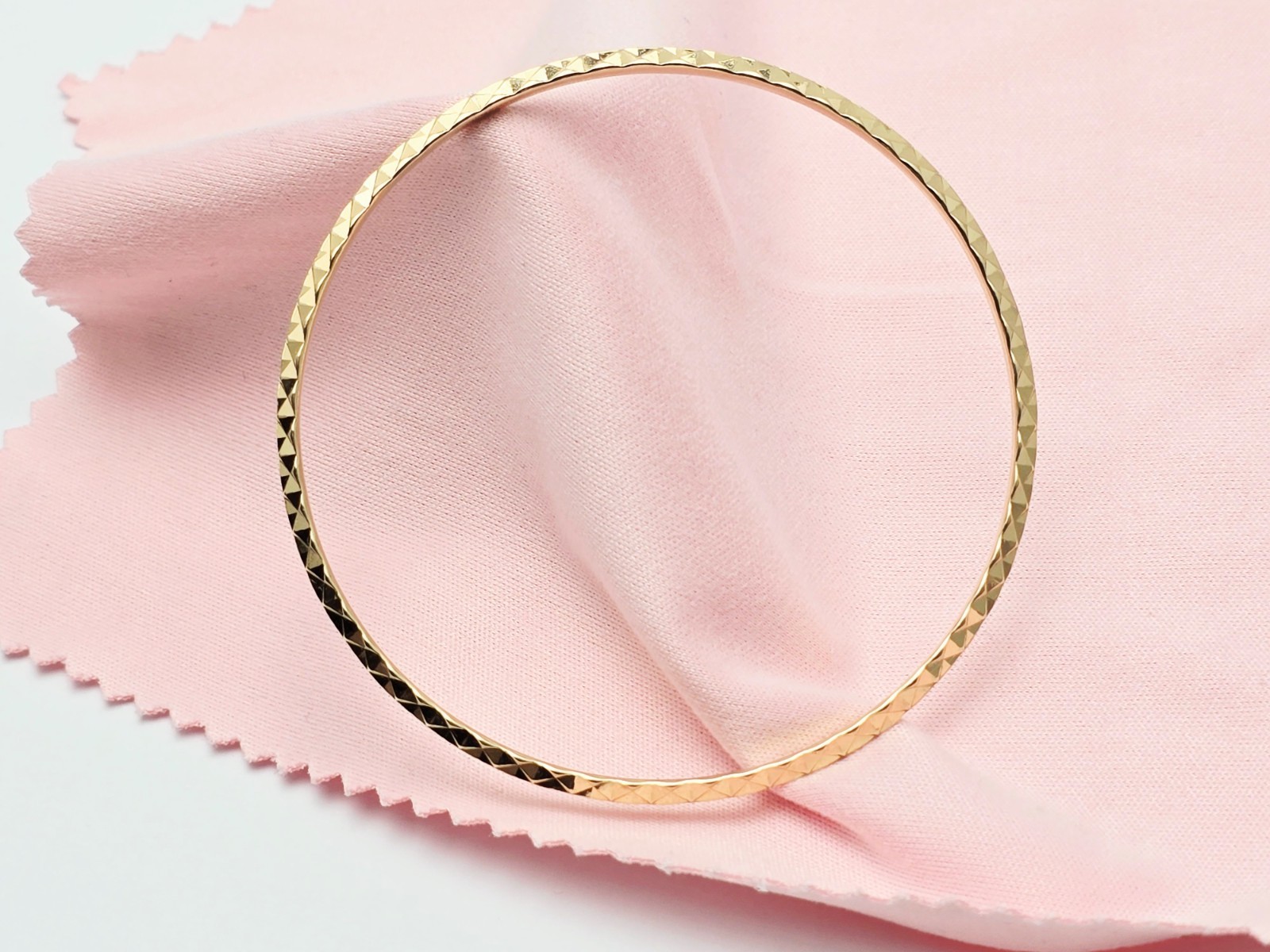 Unique 17K Solid Yellow Gold Designer Diamond Cut… - image 3