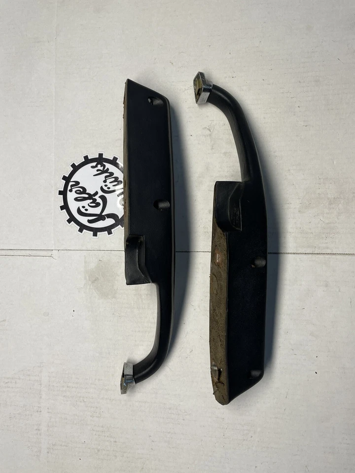 AUDI FOX 803-867-171. 803-867-172. L-R Front Door Pull arm rest BLACK - Image 4 of 4