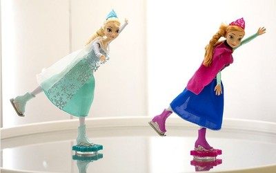 frozen skating dolls