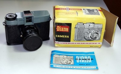 Diana 151 Vintage Kamera Lomography Box Anleitung Macau Design alt 