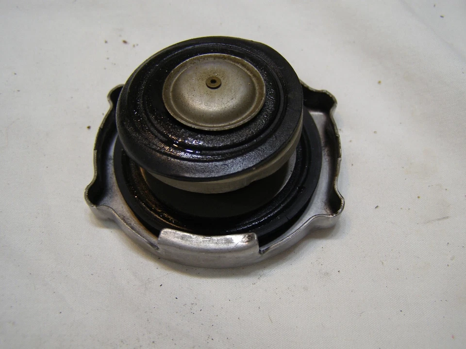 OEM 2009 Chrysler Town & Country 3.8 Liter V-6 Radiator Cap 52079880AA - Image 2 of 2