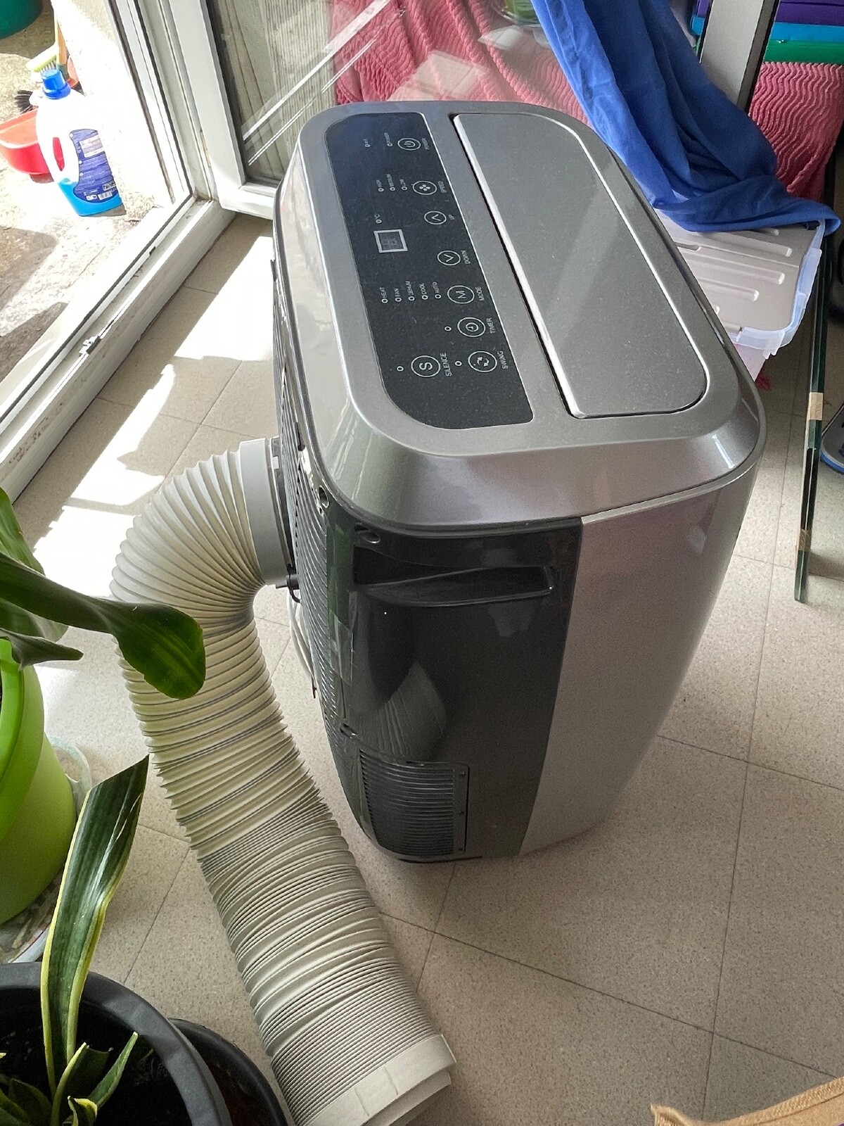Climatiseur mobile Equation 14000 BTU contre la chaleur avec rideau
