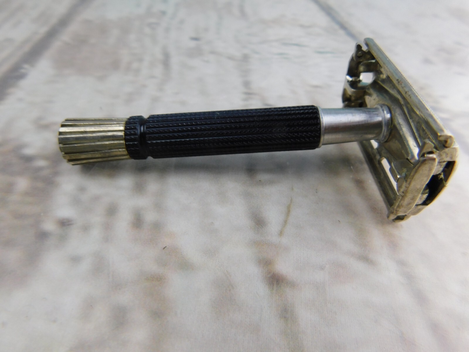 Vtg Gillette Black Handle Double Edge Safety Shaving Razor 