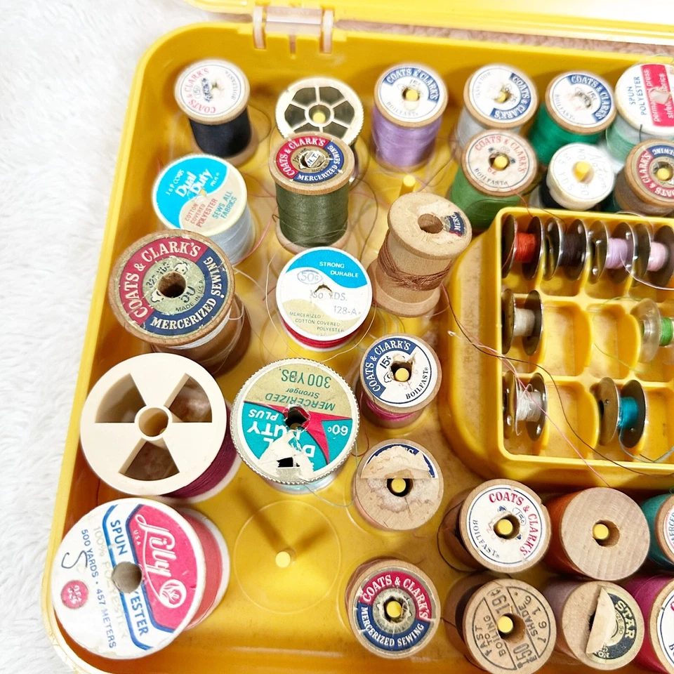 Kit de costura Wil-Hold by Wilson de colección caja de almacenamiento llena de bobinas de hilo carretes de madera Foto 2 de 4