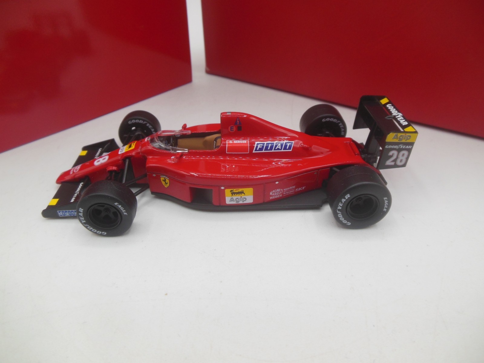 Hotwheels SF30/89 1989 FerrarI 640 F1 RN 28 89C Gerard Berger  1:43 scale