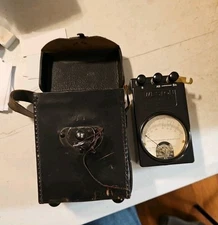 Weston Electrical Instrument  Model 689 OHMS Ohmmeter Type 1F & Case