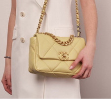 CHANEL 19 in Butter Yellow / Gelb *Full Set* ...