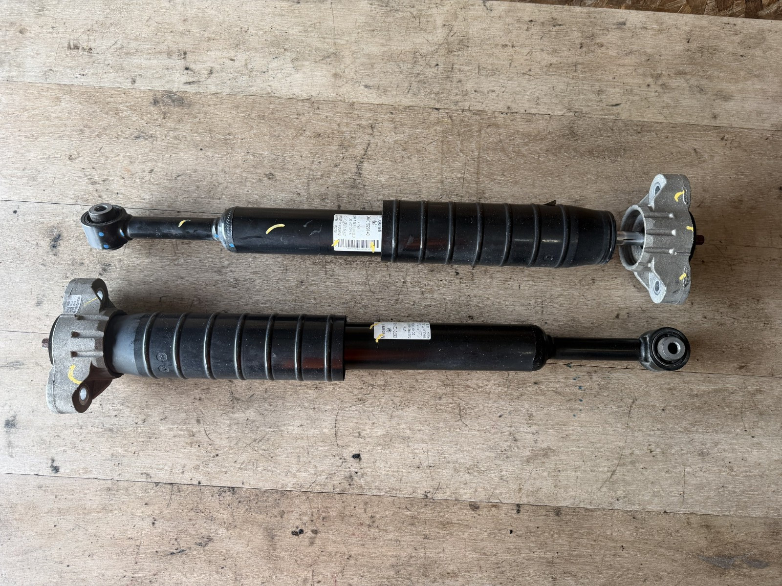 MASERATI GHIBLI OEM 17-21 SET REAR LEFT AND RIGHT SHOCK ABSORBER STRUT