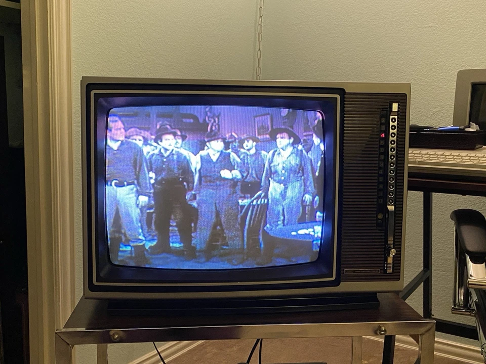 1978 Sears Roebuck Vintage Color Tv Touch Sensitive Buttons, Works Great! - Image 3 of 4