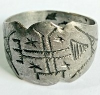 ANCIENT ROMAN SILVER RING WITH RELIGIOUS SYMBOL ENGRAVING