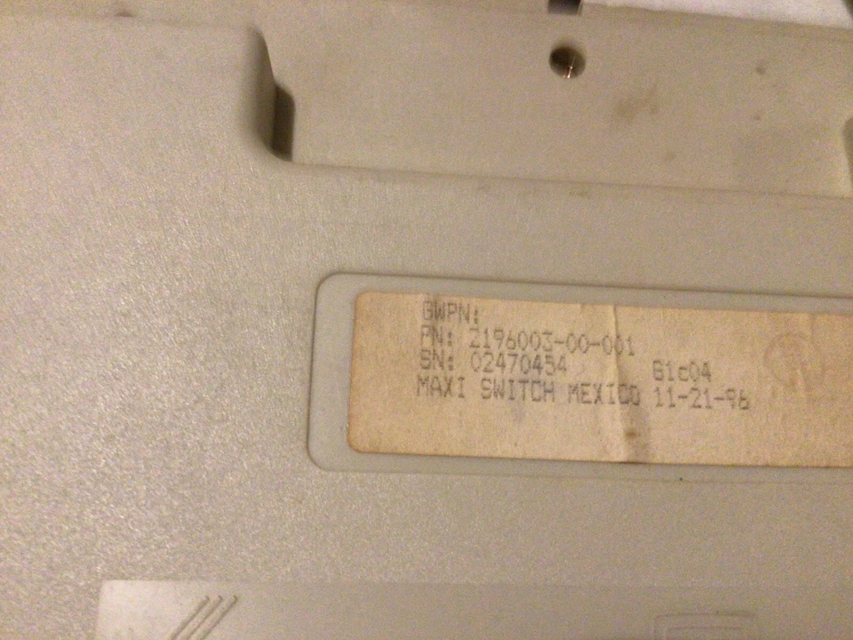 Vintage Gateway 2000 Model 2196003-XX-XXX PS/2 Wired Keyboard - Image 4 of 4