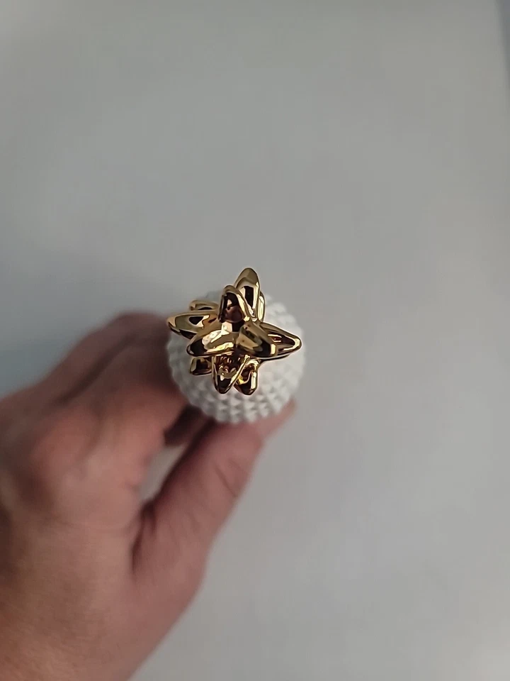 Tapón de botella de piña Aloha piña blanca con acabados dorados Foto 3 de 3