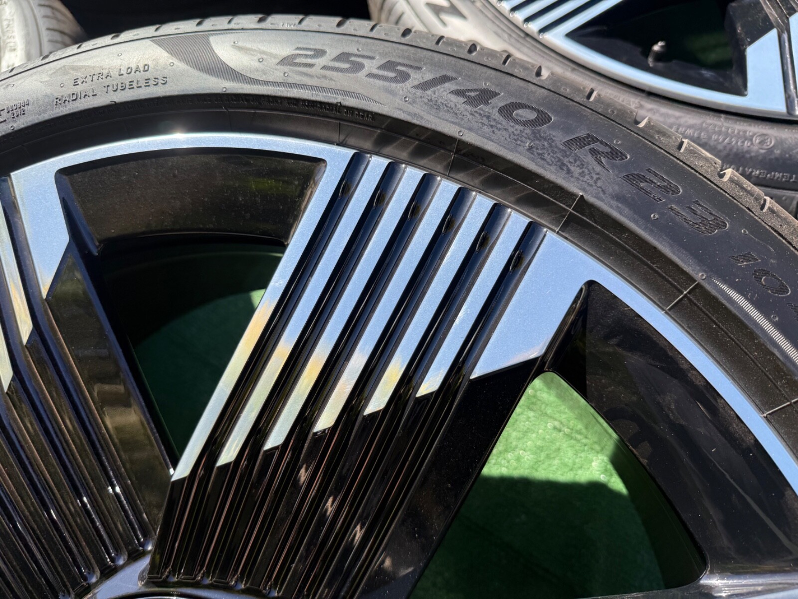 Rolls-Royce Spectre OEM 7-Spoke Wheel & Tire Package – Genuine Factory Set