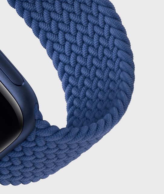 black sport loop band